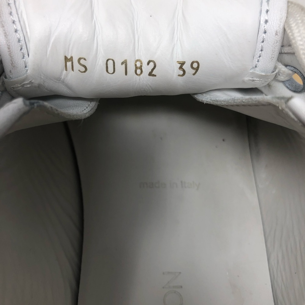 Authentic Louis Vuitton white leather sneakers - Picture 8 of 8